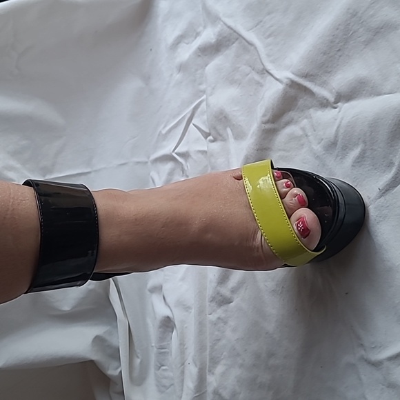 Size 8 black silver and green platform heels - Picture 2 of 8